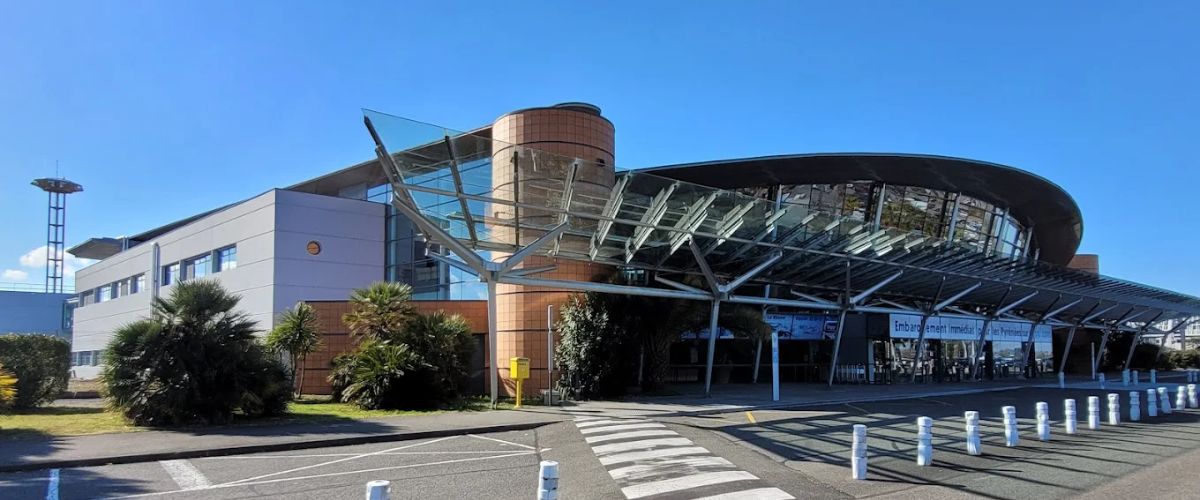 Air France PUF Terminal – Pau-Pyrenees Airport